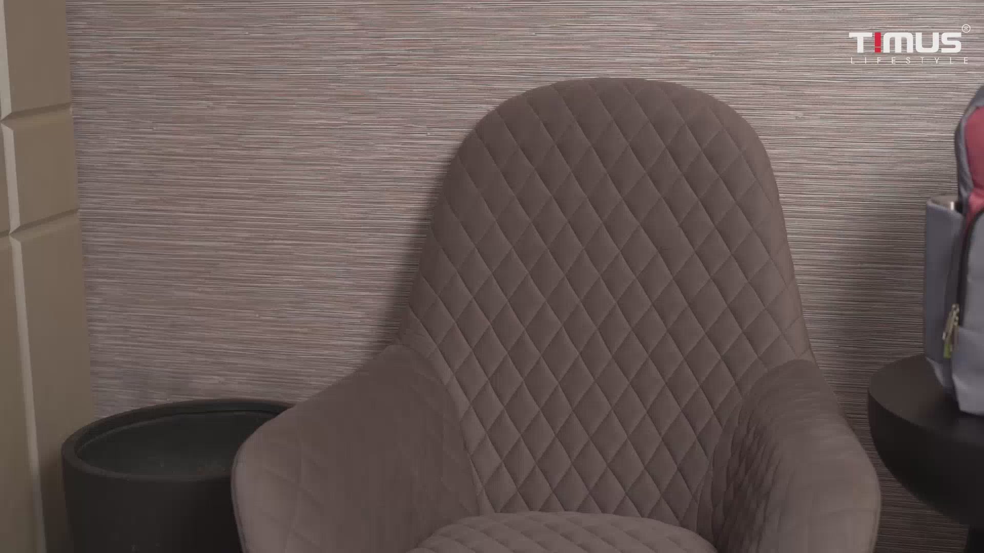 Demonstration video of Timus Las Vegas urban backpack showcasing its spacious interior by packing various items inside to highlight storage capacity and organization features.